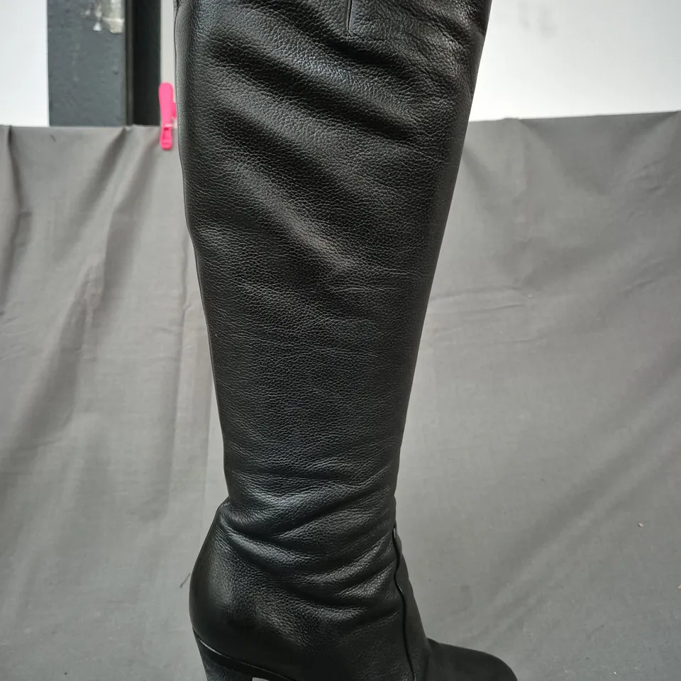 BOXED PAIR OF SERGIO ROSSI HEELED KNEE-HIGH BOOTS IN BLACK EU SIZE 38