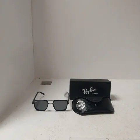 RAY-BAN SUNGLASSES – BLACK FRAME WITH HARD CASE