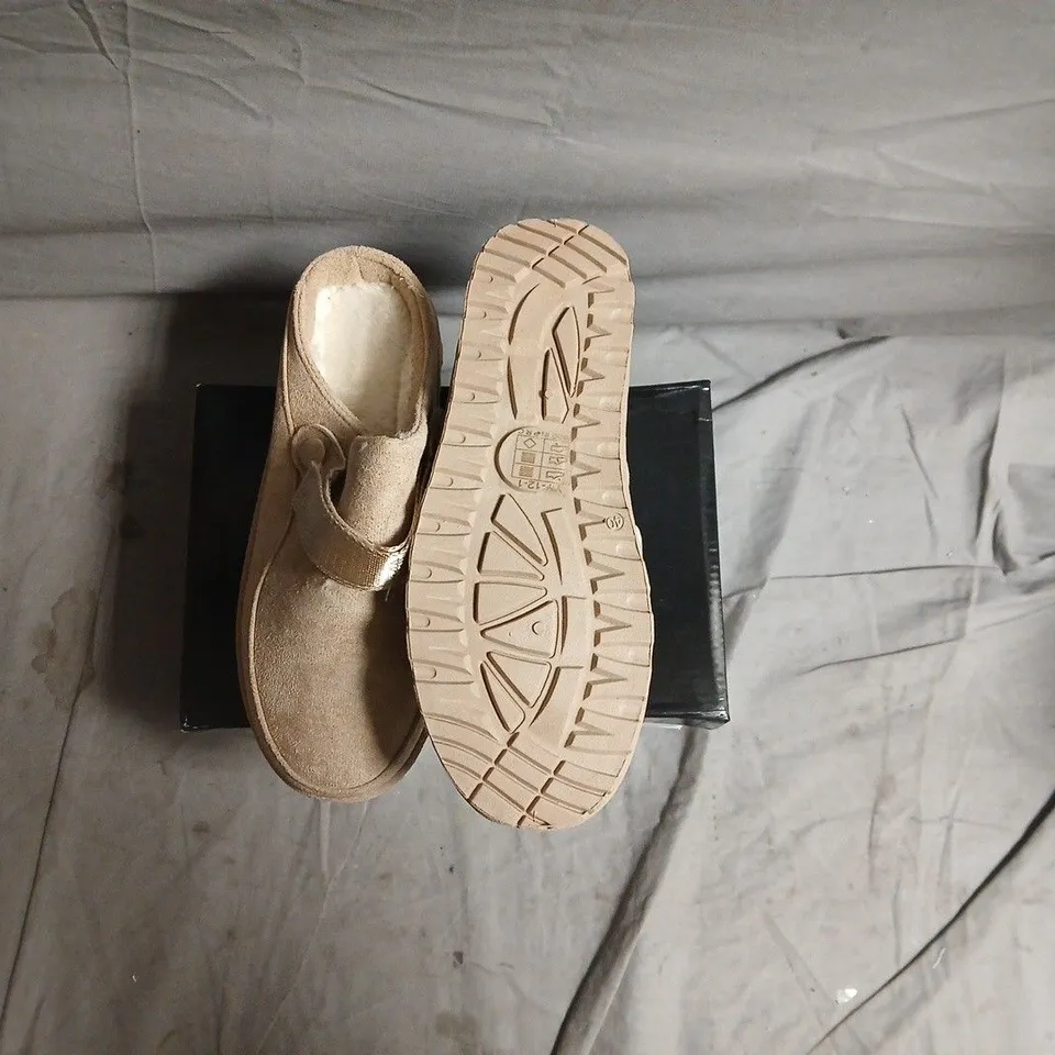 BEIGE SUEDE LOAFERS WITH VELCRO STRAP – UK 7 (EU 40) – MEN’S SHOES