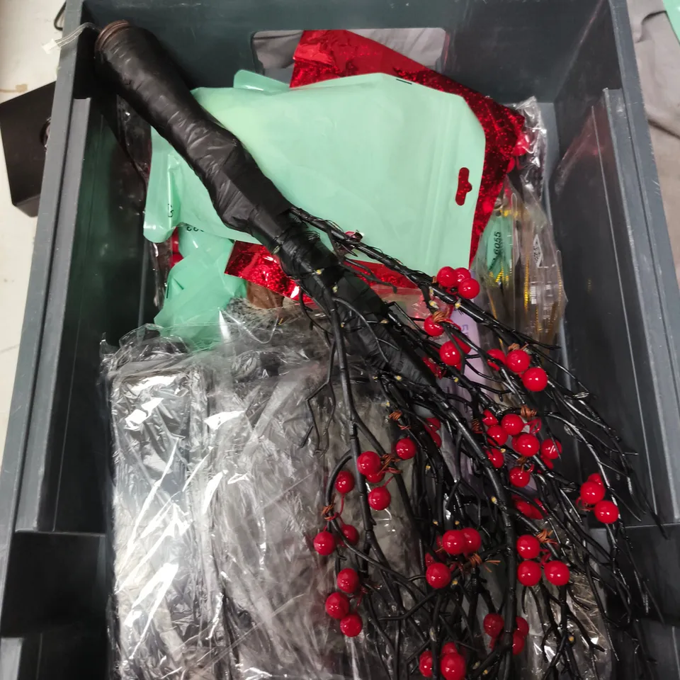 APPROXIMATELY 15 ASSORTED HOUSEHOLD ITEMS TO INCLUDE HOTHANDS HAND WARMERS, BIRD CAT TOYS AND DOUBLE SIDED DOT TAPE