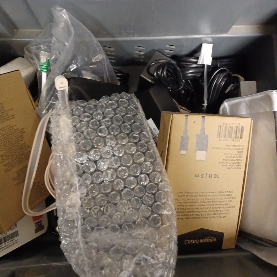 BOX OF APPROX 10 ITEMS INCLUDING ASSORTED CABLES AND PHONE CASES