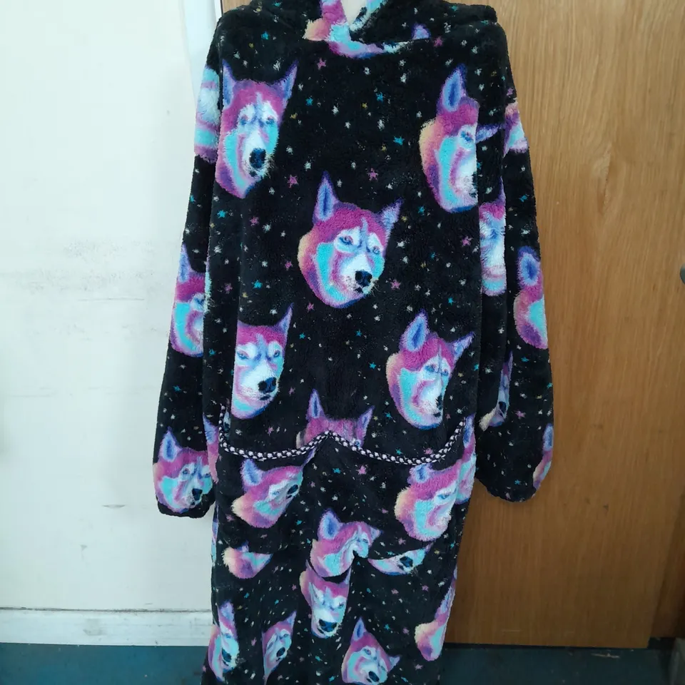 SOFT FLEECE LONG HOODIE IN BLACK SPACE WOLF PATTERN ONE SIZE 