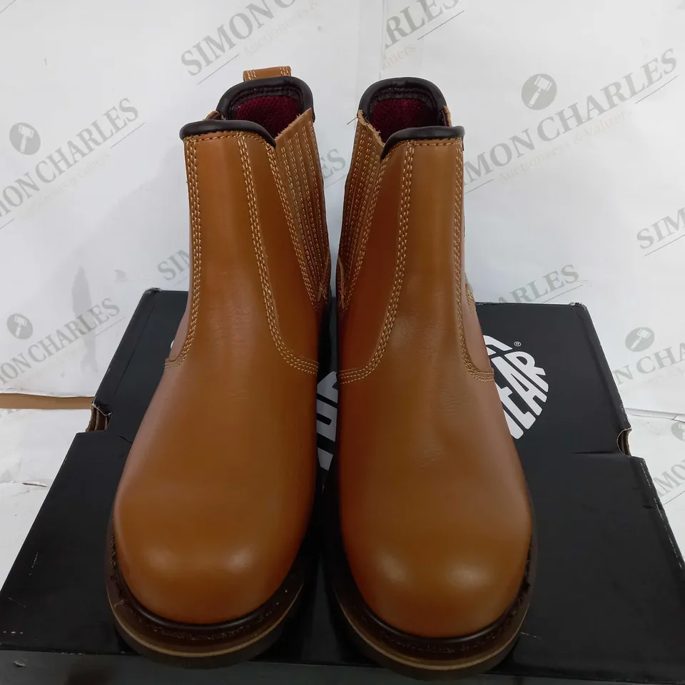 BOXED PAIR OF V12 STAMPEDE SAFETY DEALER WORK BOOTS BROWN - UK 10