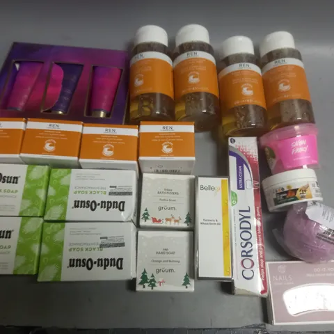 LOT OF APPROXIMATELY 30 ASSORTED HEALTH AND BEAUTY ITEMS TO INCLUDE DUDU-OSUN BLACK SOAP, REN AHA TONIC AND NAIL DECORATIONS