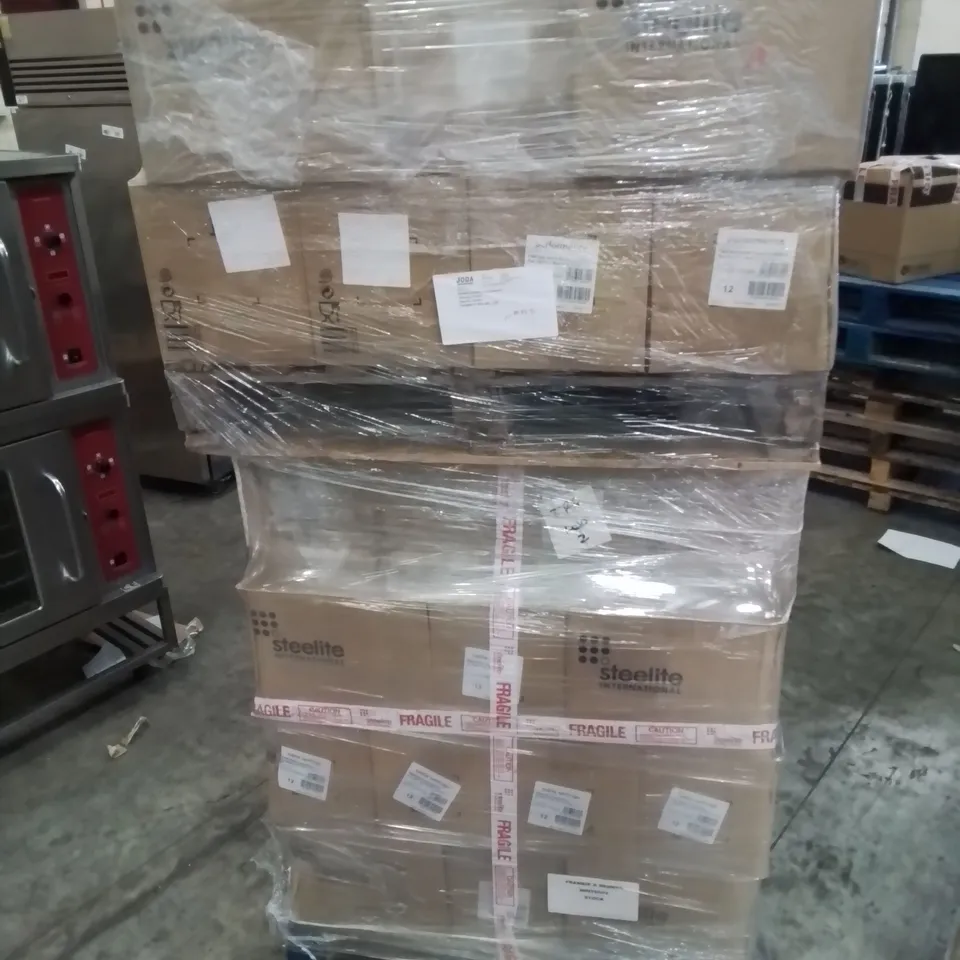 PALLET CONTAINING LARGE AMOUNT OF TILTED SIDE POTS/RAMEKINS (RED AND WHITE)