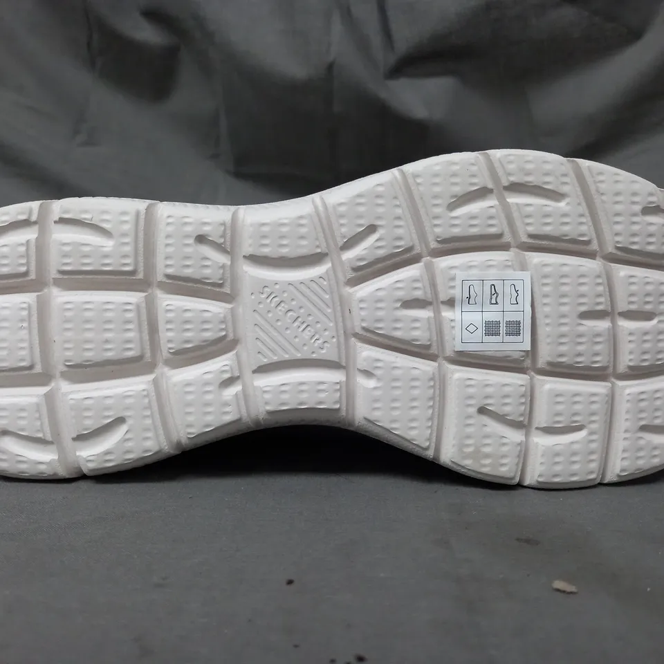 PAIR OF SKECHERS LITE-WEIGHT SHOES IN GREY UK SIZE 9