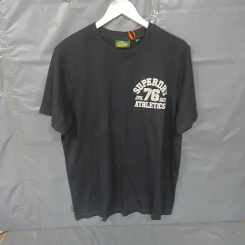 SUPERDRY TEE IN BLACK - XL