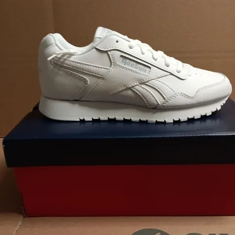 BOXED PAIR OF REEBOK ROYAL GLIDE RUNNING SHOES – WHITE, UK 3.5 