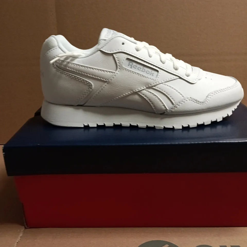 BOXED PAIR OF REEBOK ROYAL GLIDE RUNNING SHOES – WHITE, UK 3.5