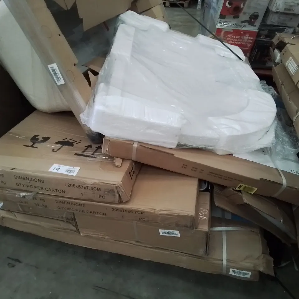 PALLET OF BATHROOM ITEMS, INCLUDING BATH, SHOWER TRAY, SHOWER PANELS,