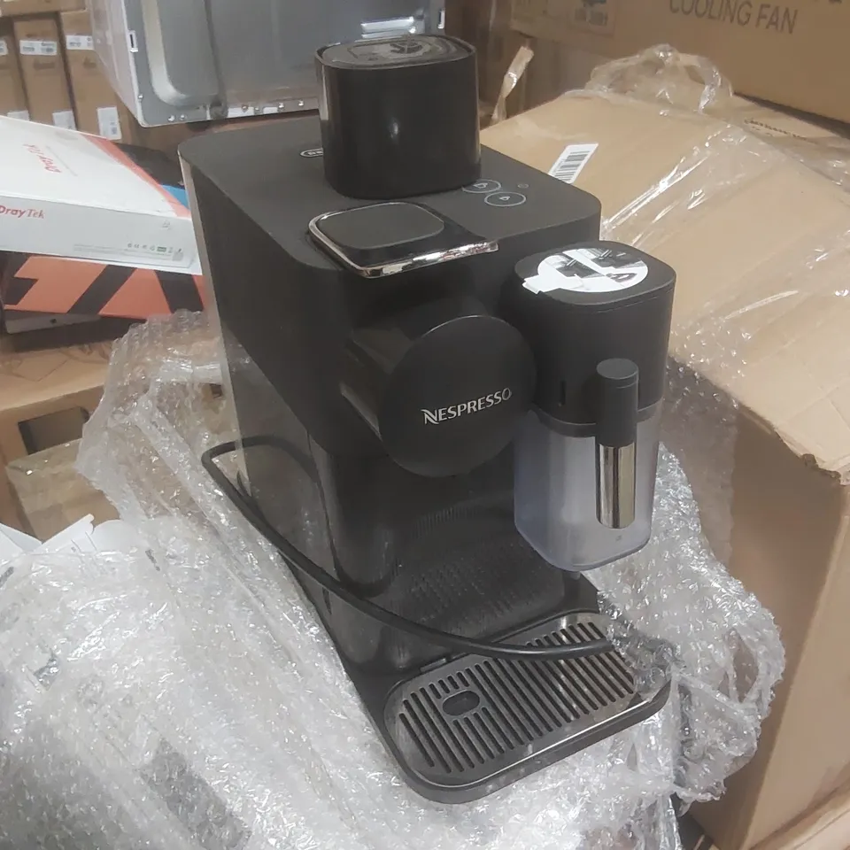 BOXED DELONGHI NESPRESSO COFFEE MACHINE