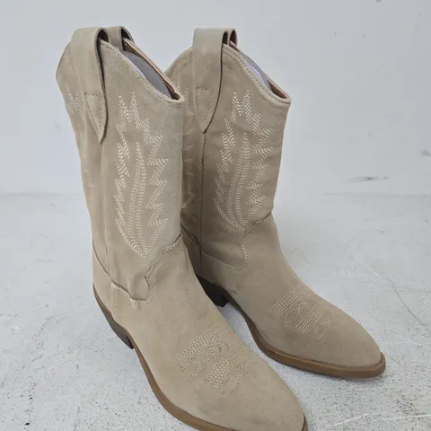 WOMEN'S TAUPE SUEDE COWBOY BOOTS β WESTERN-STYLE, PULL-ON, UK 7