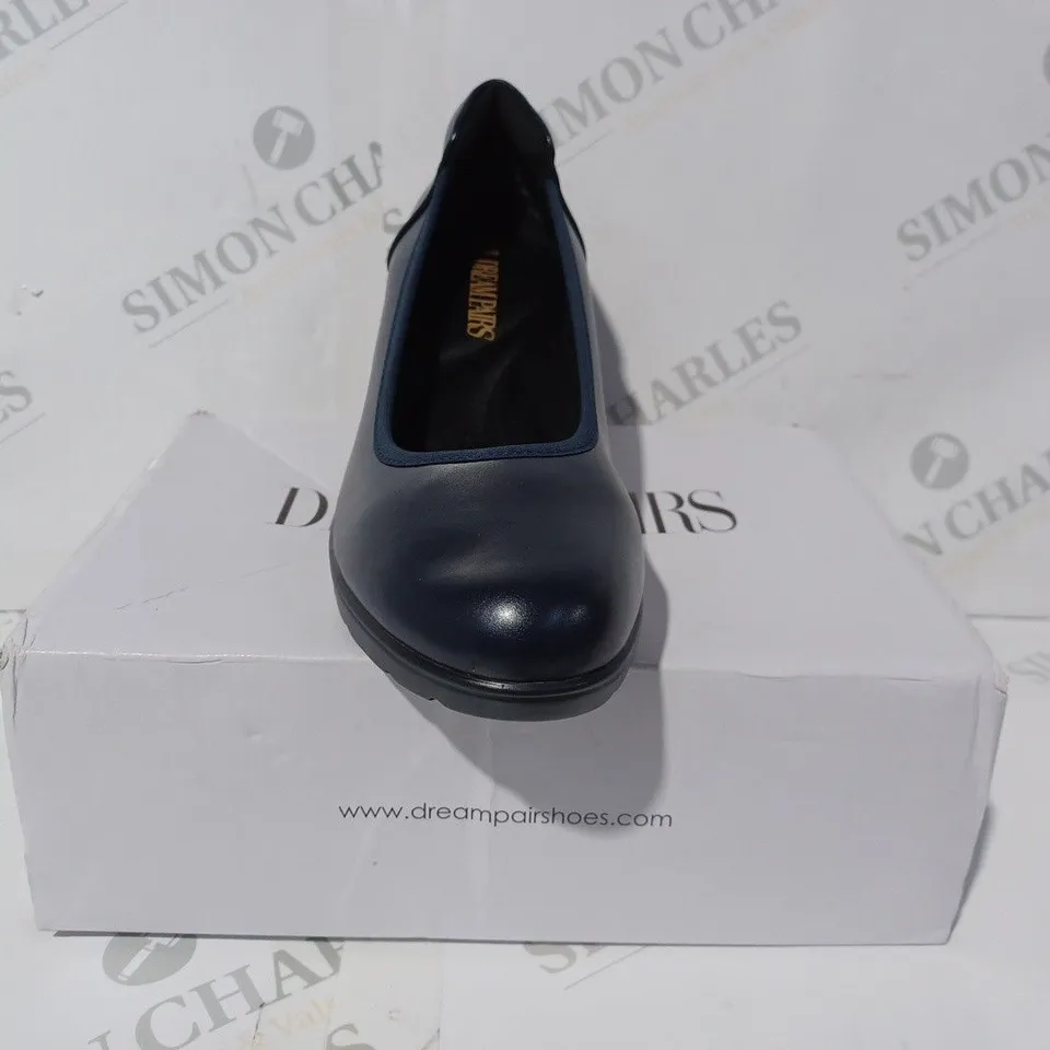 BOXED PAIR OF DREAMPAIRS CLOSED TOE SLIP-ON BLOCK HEEL SHOES IN NAVY UK SIZE 4.5