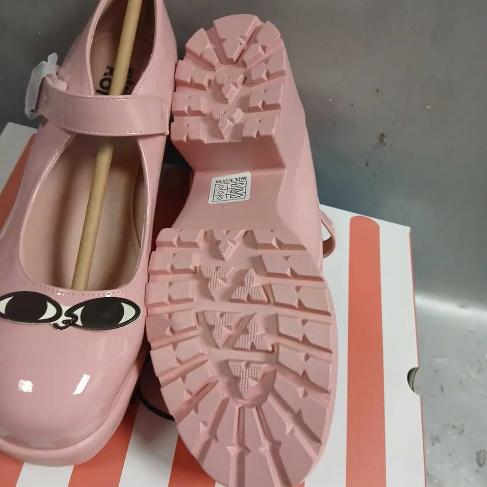 BOXED KOI X KETNIPZ TIRA KETNIPZ MARY JANES FRICK IM SICK EDITION PINK SIZE 4