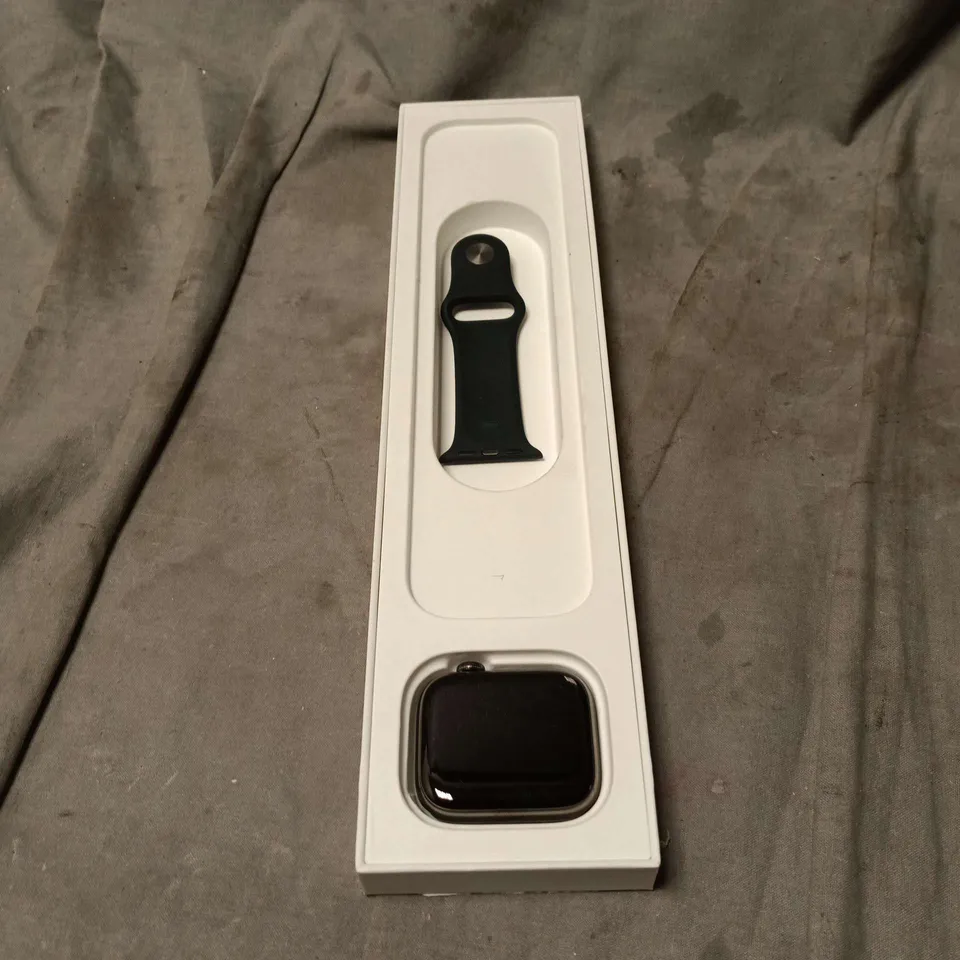 APPLE WATCH SERIES 7 BOXED. MISSING STRAP