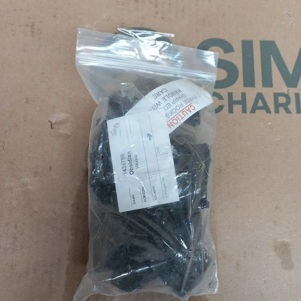 APPROXIMATELY 15 X 500G POUCHES OF NATURAL OBSIDIAN ROCKS 