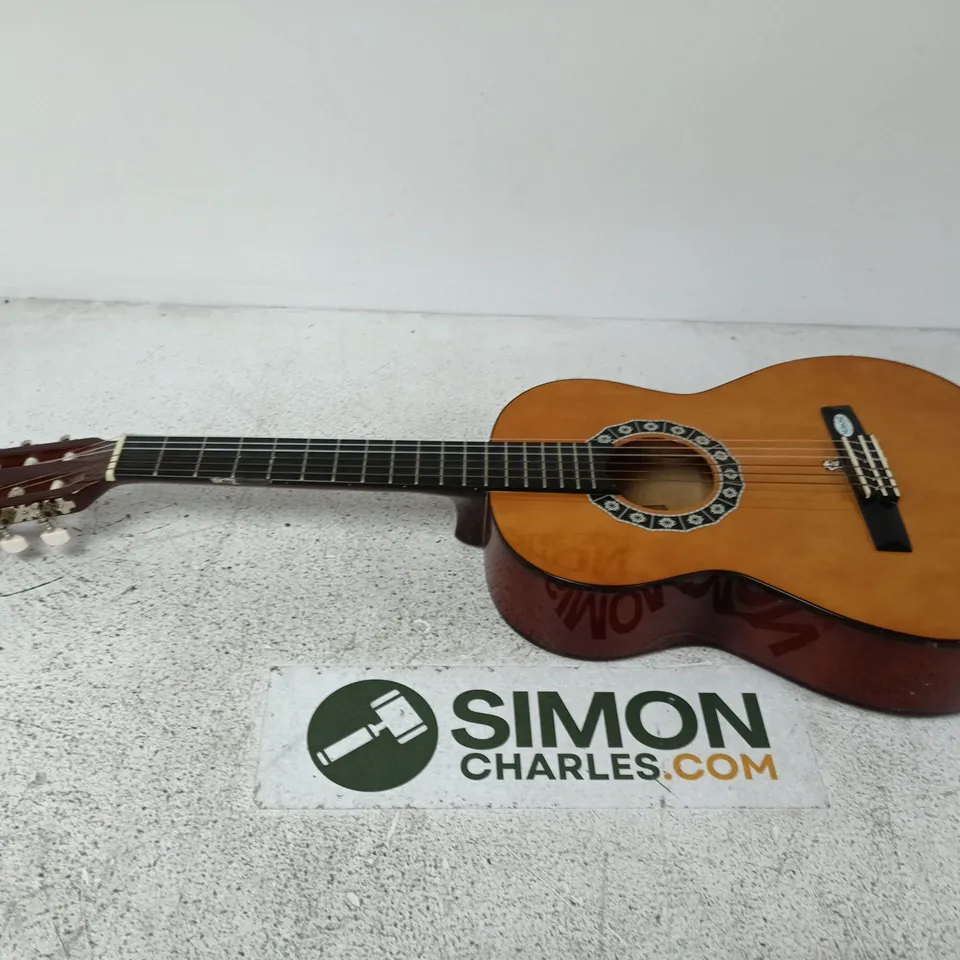 CLASSICAL ACOUSTIC GUITAR WITH NYLON STRINGS – HEADSTOCK LOGO ‘V’