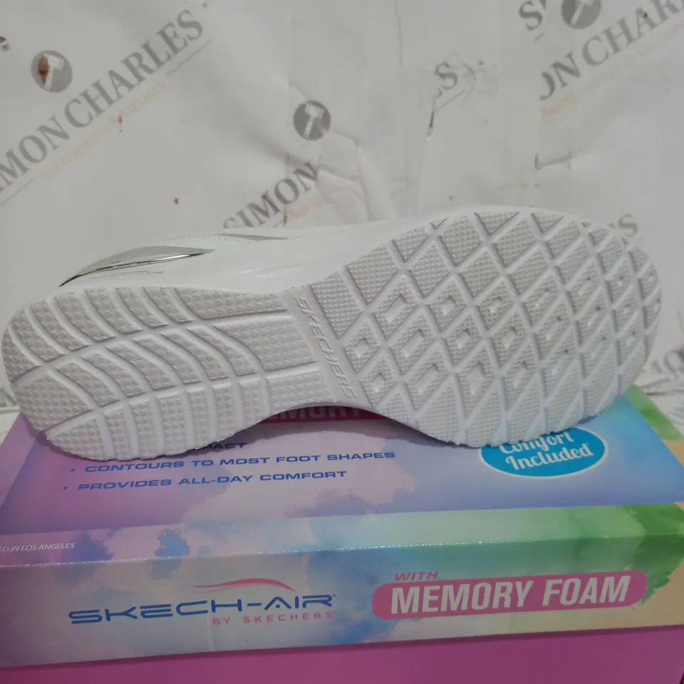 SKECHERS SKECH-AIR CLIP LACE UP TRAINERS IN LAVENDER UK SIZE 7