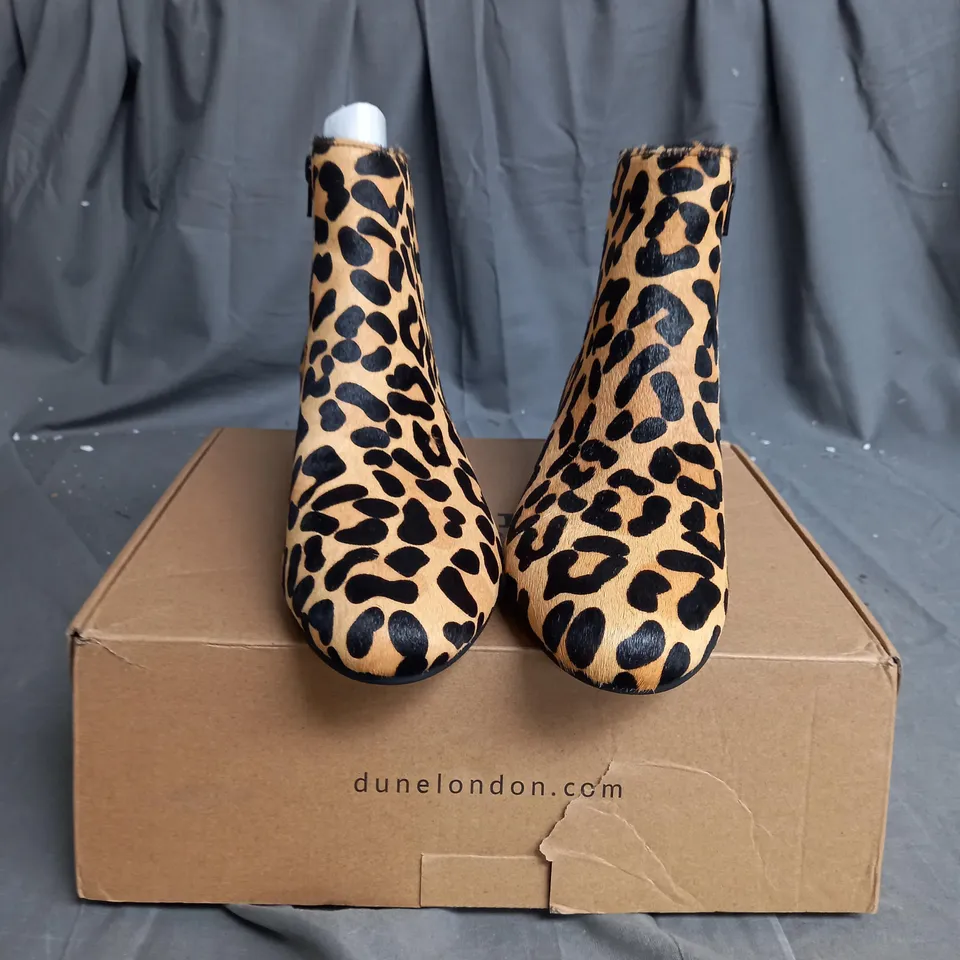 BOXED PAIR OF DUNE LONDON PIPPIE LEOPARD ANKLE BOOTS SIZE 8