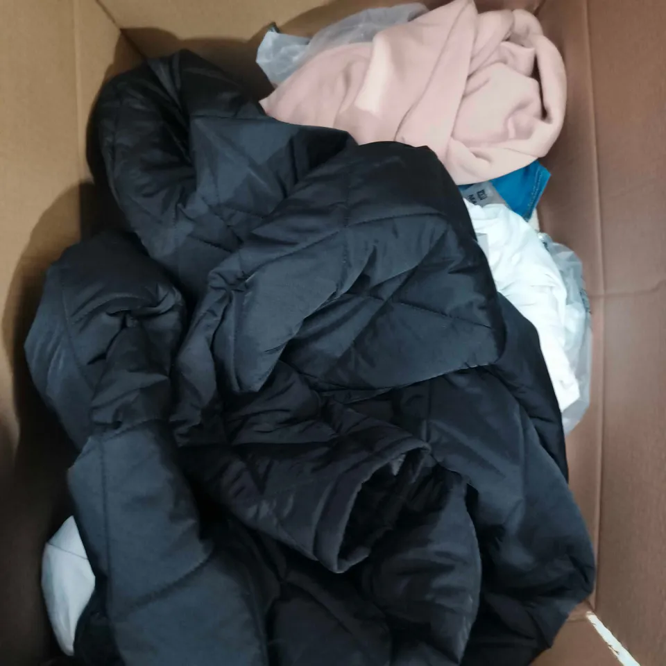 APPROXIMATELY 20 ASSORTED CLOTHING PRODUCTS IN VARIOUS STYLES & SIZES TO INCLUDE JUMPERS, T-SHIRTS, DRESSES ETC