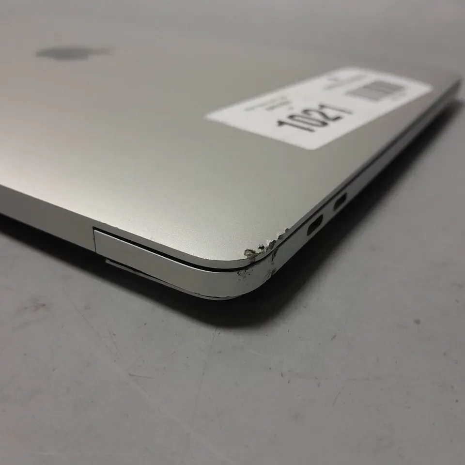 APPLE MACBOOK PRO - A2251