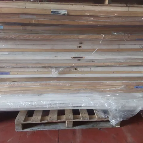 PALLET CONTAINING A VERY LARGE QUANTITY OF ASSORTED DOORS