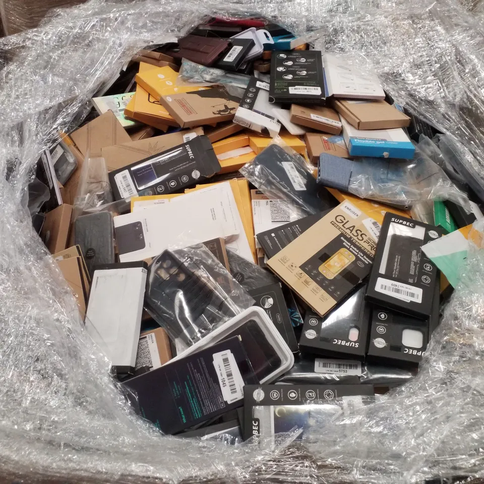 PALLET CONTAINING ASSORTED PHONE CASES 