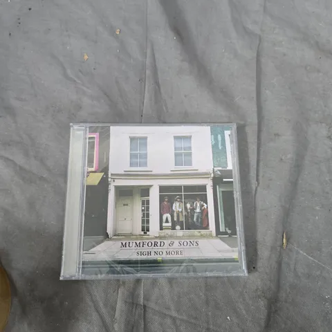 TOTE OF APPROXIMATELY 16 ASSORTED ITEMS TO INCLUDE:MUMFORD AND SONS CD AND FLOOR CLEANING SHEETS