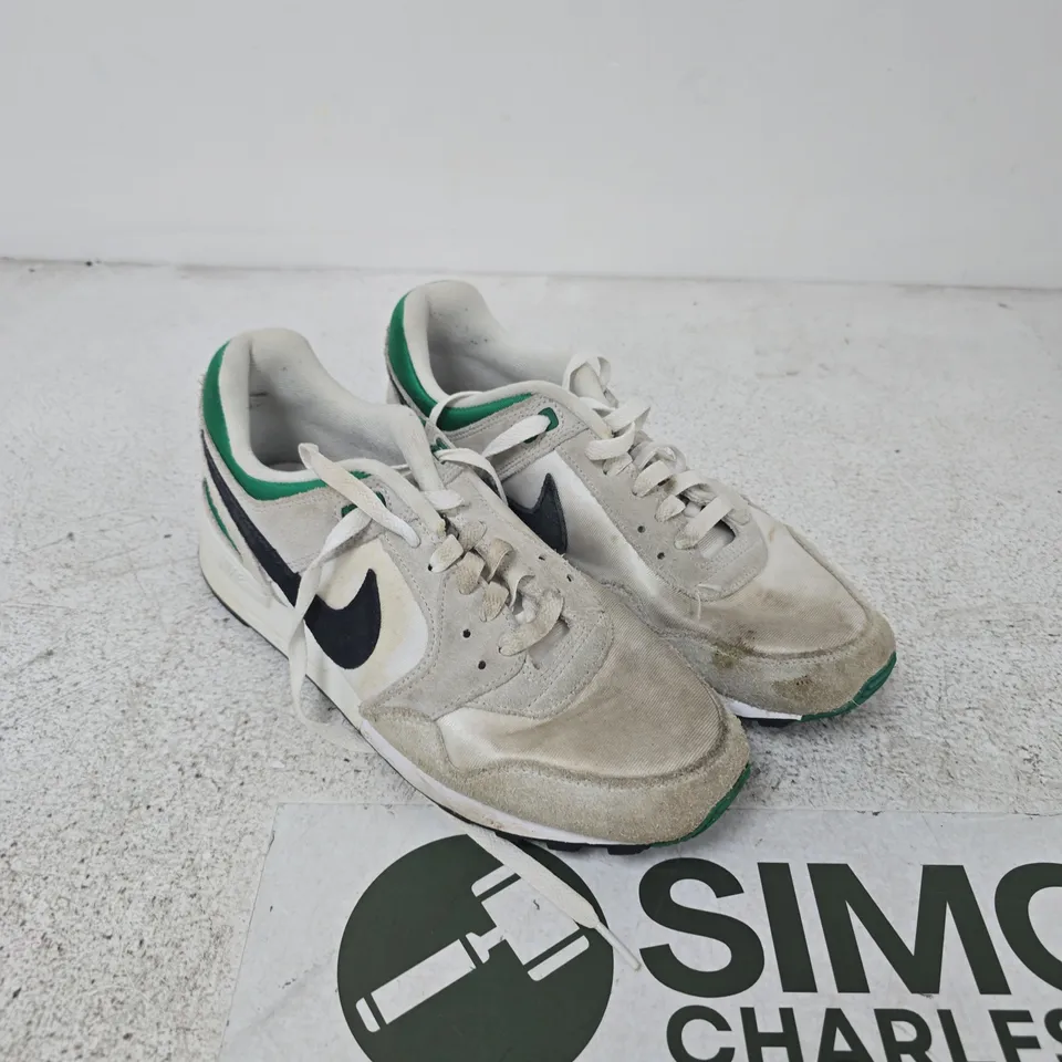 NIKE TRAINERS – UK 7.5