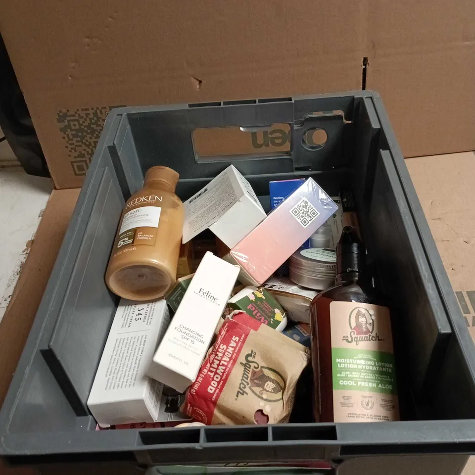 TOTE OF APPROXIMATELY 28 ASSORTED COSMETIC ITEMS TO INCLUDE DR ALTHEA RELIEF CREAM, DR SQUATCH MOISTURIZING LOTION, REDKEN SHAMPOO, CASTOR OIL ETC