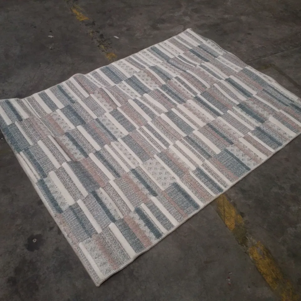 QUALITY DESIGNER AREA RUG APPROXIMATELY 120×160CM