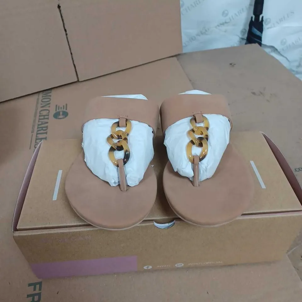 2 X INYATI - LEANDRA THONG STYLE SANDAL IN TOASTED NUT - 6	