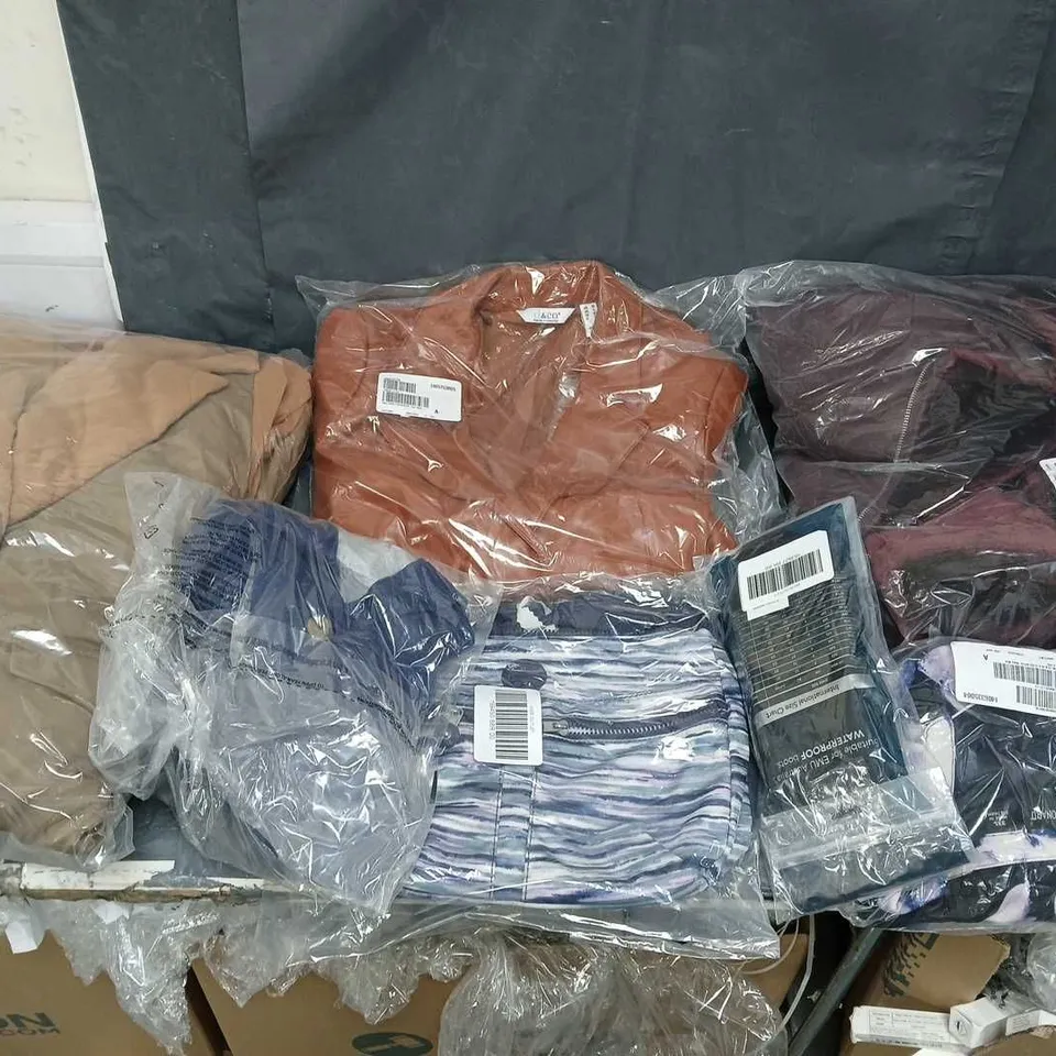 BOX OF APPROXIMATELY 15 ASSORTED CLOTHING ITEMS IN VARIOUS STYLES, COLOURS AND SIZES 