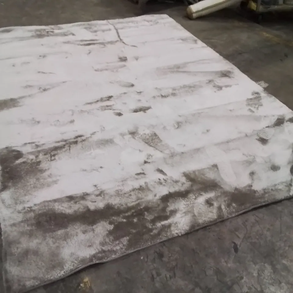 QUALITY DESIGNER AREA RUG - APPROXIMATELY 290X200CM