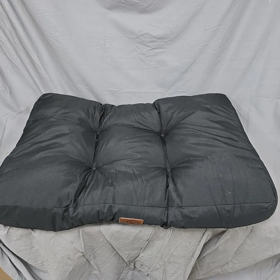 BEDSURE DOG BED – BLACK TUFTED CUSHION