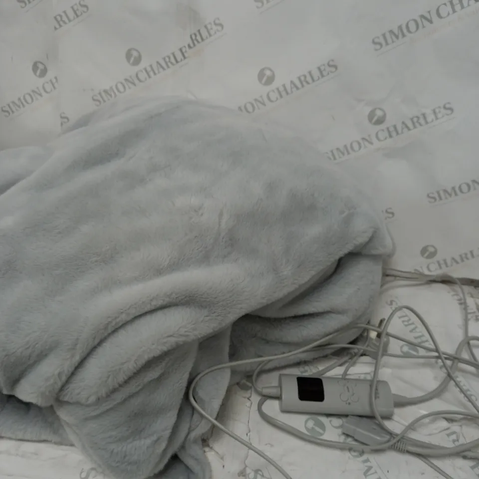 BOX OF 3 HEATED BLANKETS INCLUDING GREY & BROWN