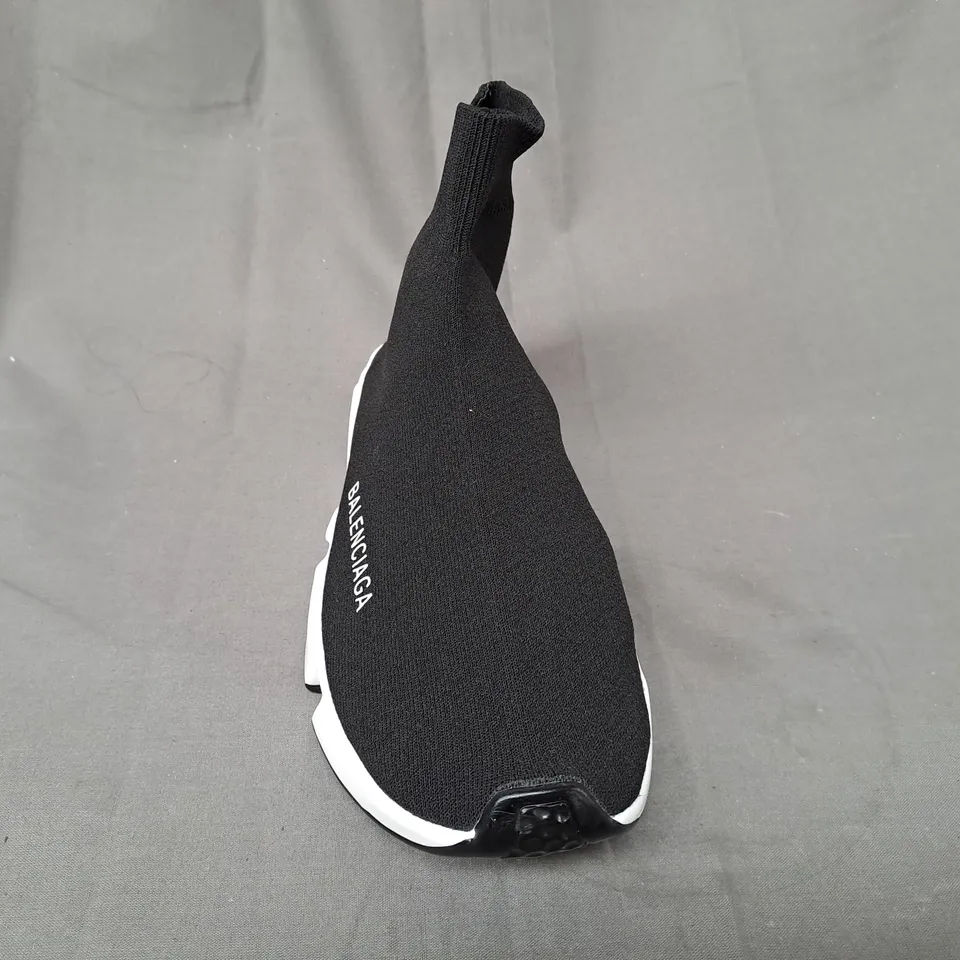 BOXED PAIR OF BALENCIAGA SHOES IN BLACK EU SIZE 41