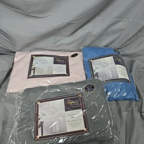 APPROXIMATELY 30 ASSORTED FITTED BED SHEETS IN VARIOUS SIZES AND COLOURS 