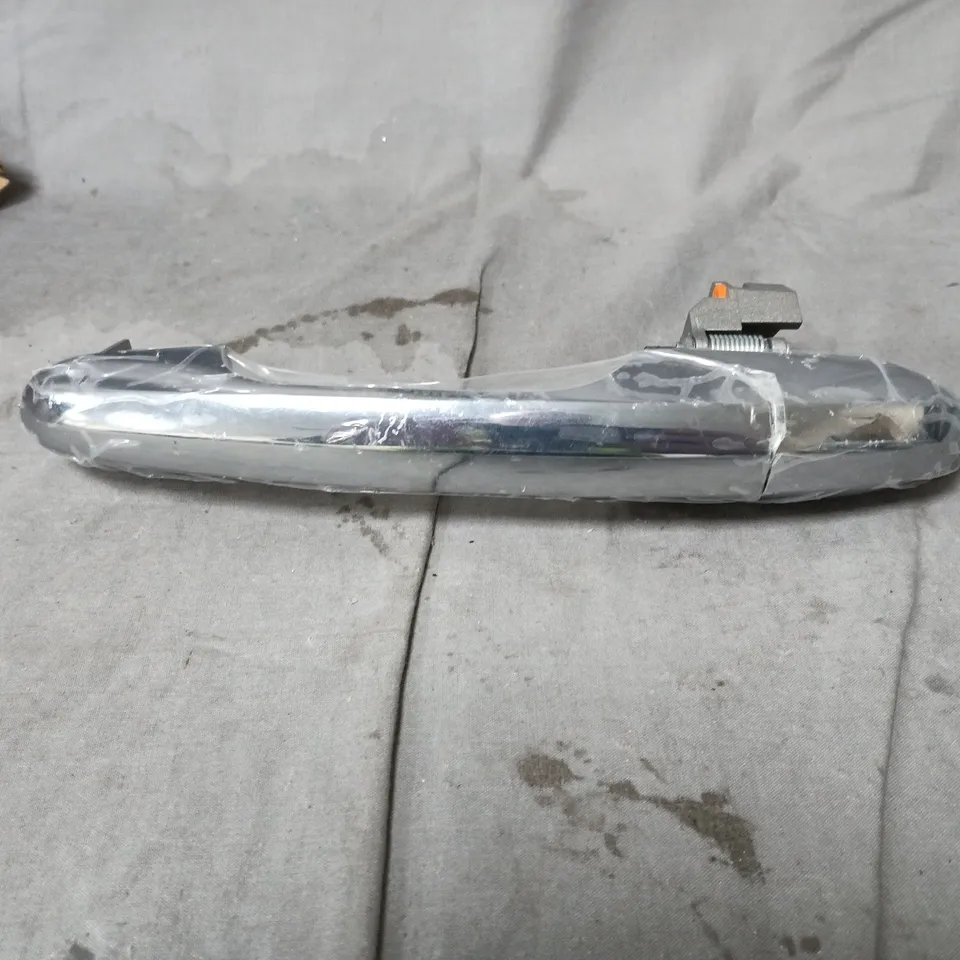 CHROME EXTERIOR CAR DOOR HANDLE WITH LATCH MECHANISM – REPLACEMENT PART 