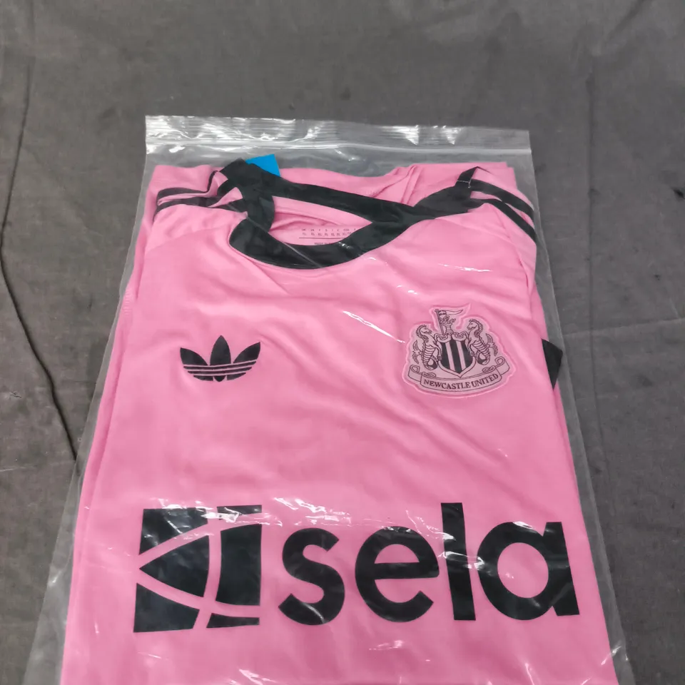 ADIDAS NEWCASTLE UNITED PINK TRAINING TOP – SIZE XL