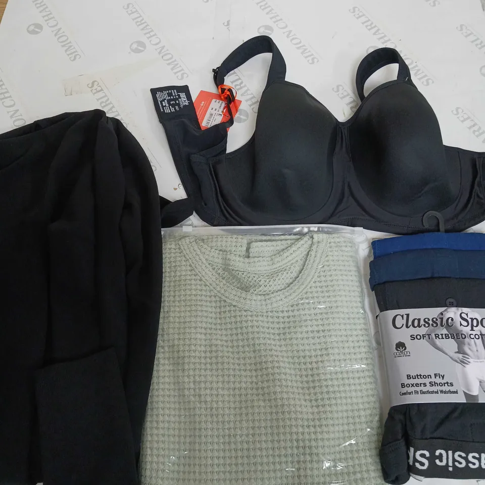 BOX OF APPROXIMATELY 20 ASSORTED CLOTHING ITEMS TO INCUDE - DRESSES, JUMPERS , T-SHIRTS , TROUSERS,ECT 