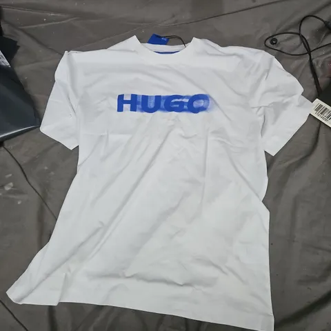 HUGO BOSS T-SHIRT - WHITE WITH BLUE HUGO LOGO (MEN'S, SIZE M)