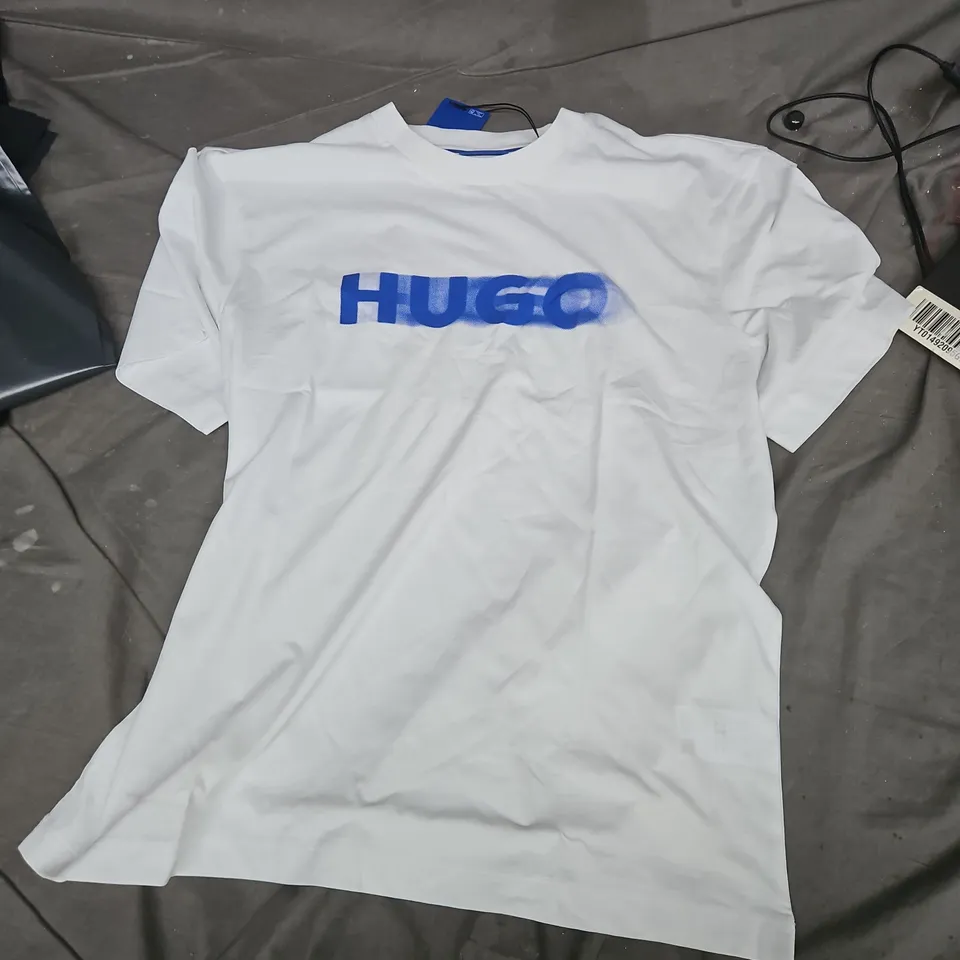 HUGO BOSS T-SHIRT - WHITE WITH BLUE HUGO LOGO (MEN'S, SIZE M)