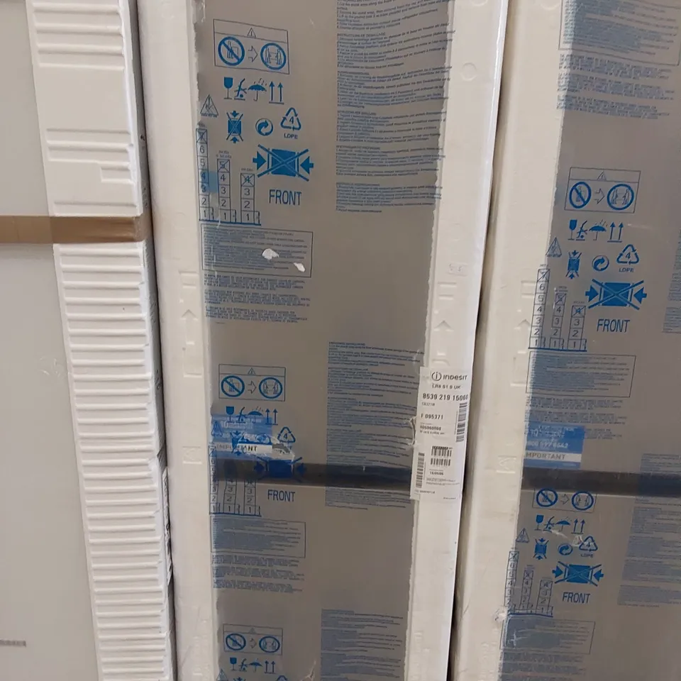 INDESIT FRIDGE FREEZER LR8 S1 SUK
