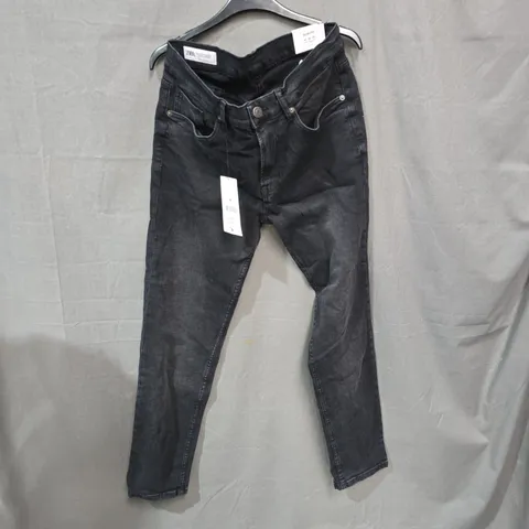 UK 32 ZARA SLIM FIT JEANS, BLACK DENIM (EU 42)