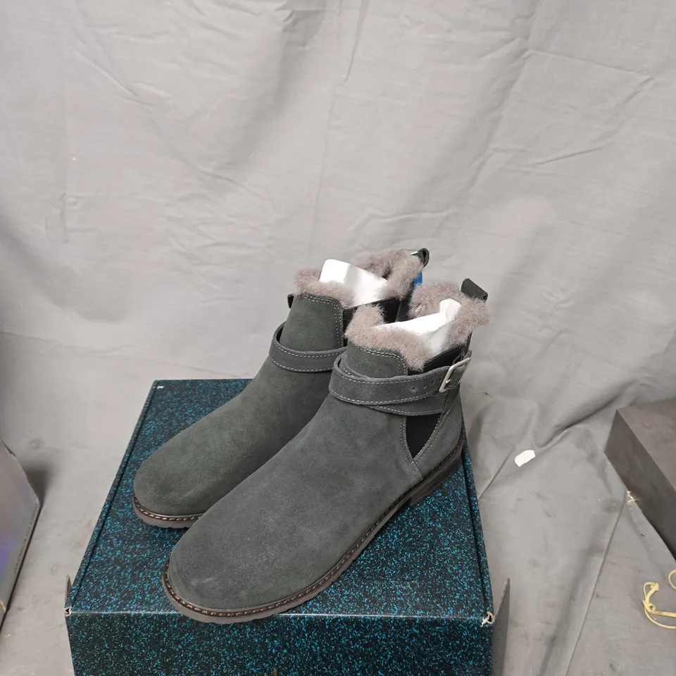 EMU AUSTRALIA GREY SUEDE FUR-LINED ANKLE BOOTS – BUCKLE STRAP UK 7