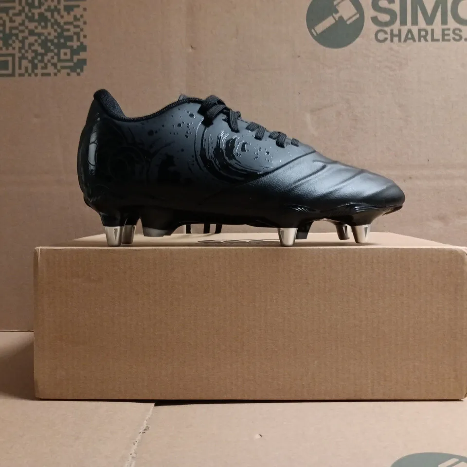 BOXED PAIR OF CANTERBURY FOOTBALL BOOTS IN BLACK SIZE UK 3.5