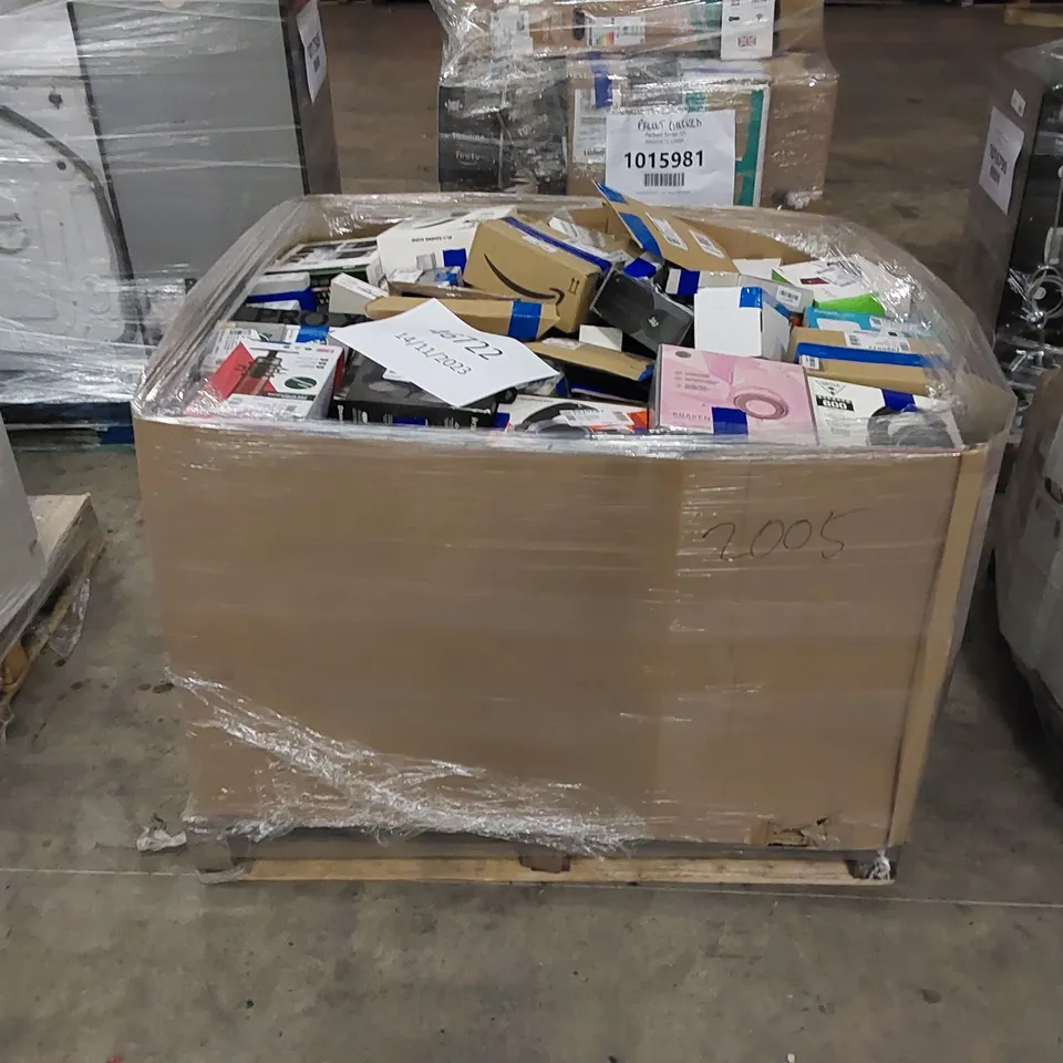 PALLET OF APPROXIMATELY 188 ASSORTED HIGH VALUE ITEMS TO INCLUDE 