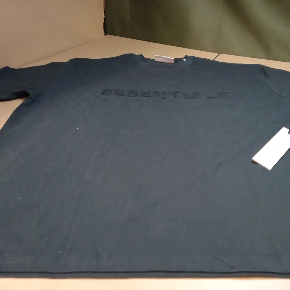 ESSENTIALS BLACK/LOGO T-SHIRT - MEDIUM