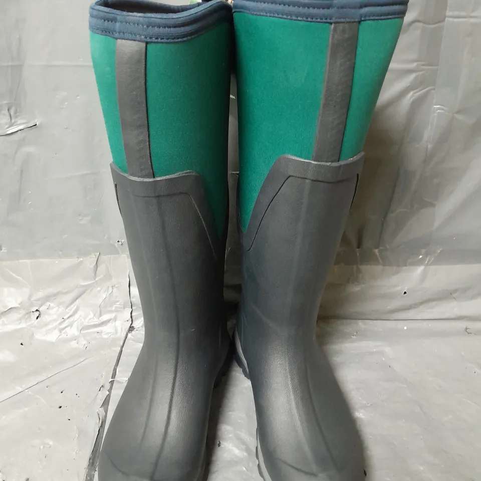 ARCTIC SPORT TALL 2 WELLIES IN NAVY - UK 6M